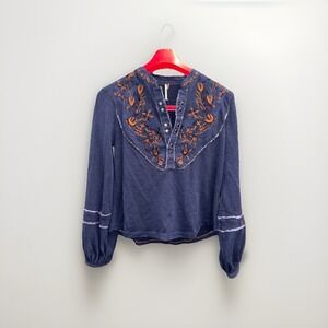 Free People Sz XS Blue Sundance Kid Embroidered Henley Top